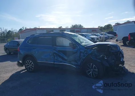 2020 Volkswagen Tiguan 2.0T Se/2.0T Se R-Line Black/2.0T Sel z USA, uszkodzony, nr VIN 3VV3B7AX0LM042733